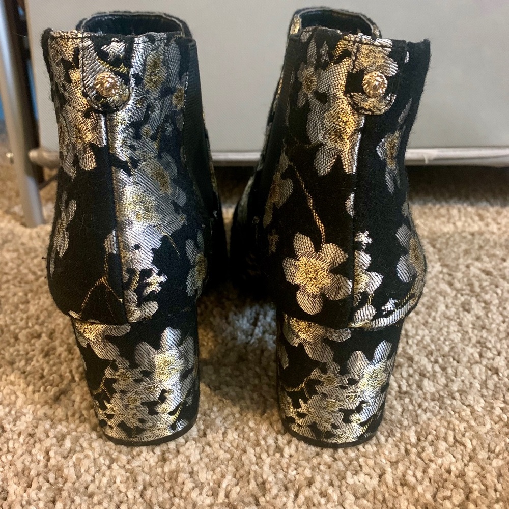 Anne Klein Gorgia Booties